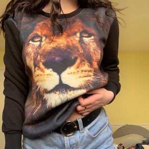RUMOR BOUTIQUE LF LION SWEATER WITH POCKETS